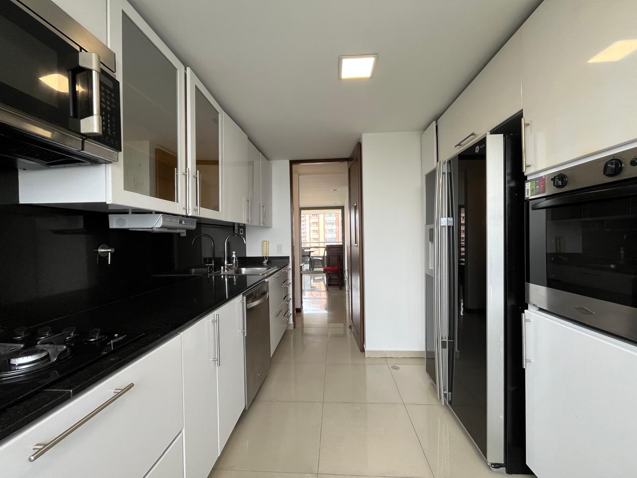 Apartamento en arriendo en El Poblado, Medellín · foto 8 de 19