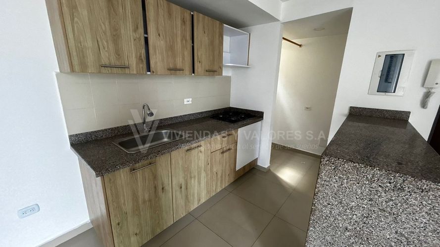 Apartamento de 3 alcobas en venta en La Floresta, Los Patios, 53 m² · foto 2 de 13