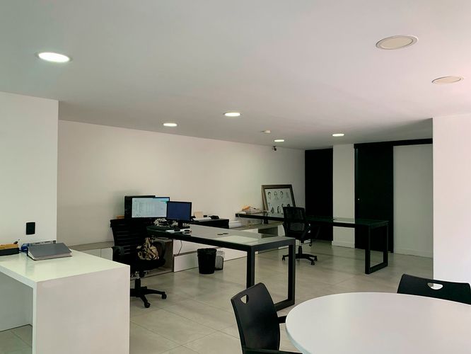 Oficina en arriendo en Loma Del Chocho, Envigado, 80 m² · foto 2 de 13