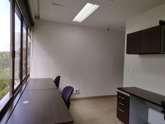 Oficina en arriendo en El Poblado, Medellín, 110 m² · foto 8 de 18