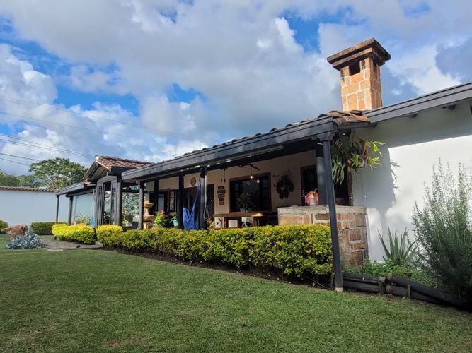 Casa de 4 alcobas en venta en Gualanday, Rionegro, 300 m² · foto 2 de 19