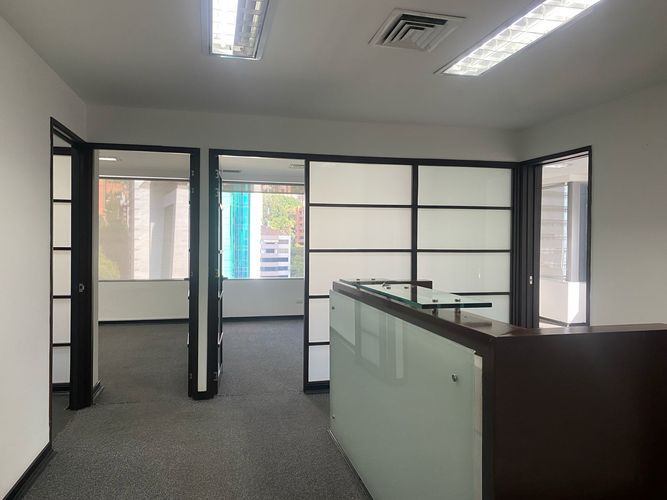 Oficina en arriendo en El Poblado, Medellín, 100 m² · foto 2 de 10
