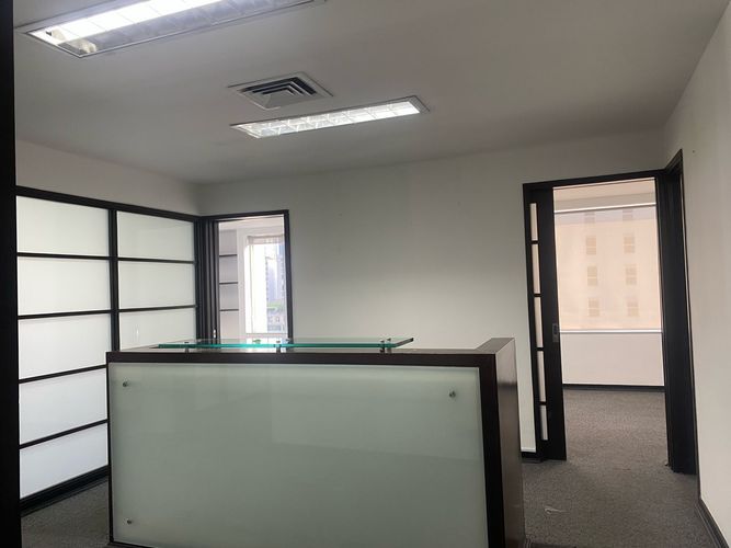 Oficina en arriendo en El Poblado, Medellín, 100 m² · foto 5 de 10