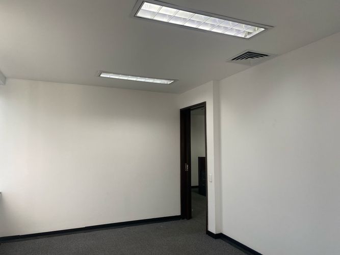 Oficina en arriendo en El Poblado, Medellín, 100 m² · foto 8 de 10
