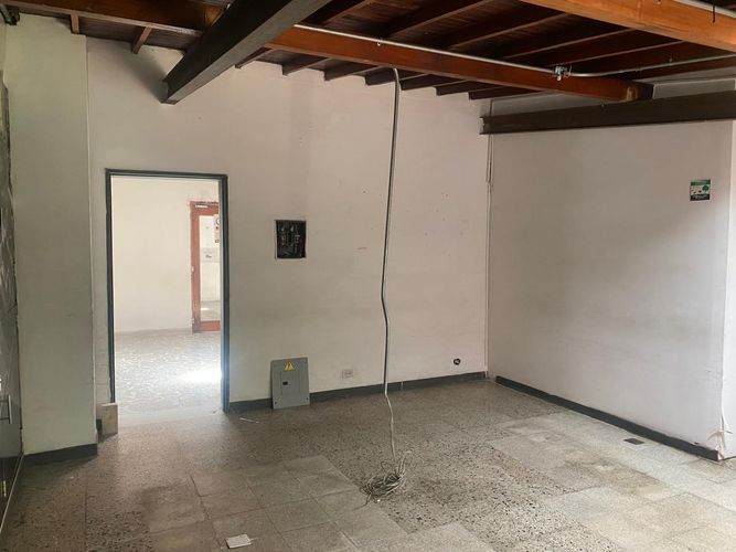 Oficina en arriendo en Loma Linda, Envigado, 300 m² · foto 10 de 18