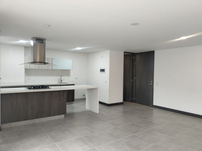 Apartamento de 3 alcobas en arriendo en El Poblado, Medellín, 107 m² · foto 3 de 18