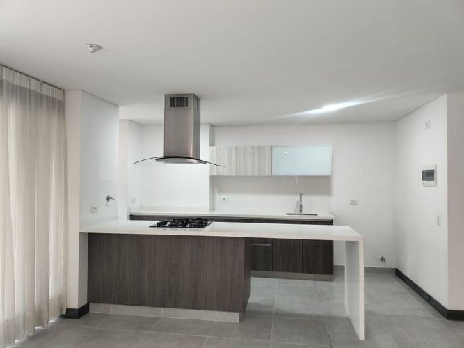 Apartamento de 3 alcobas en arriendo en El Poblado, Medellín, 107 m² · foto 5 de 18