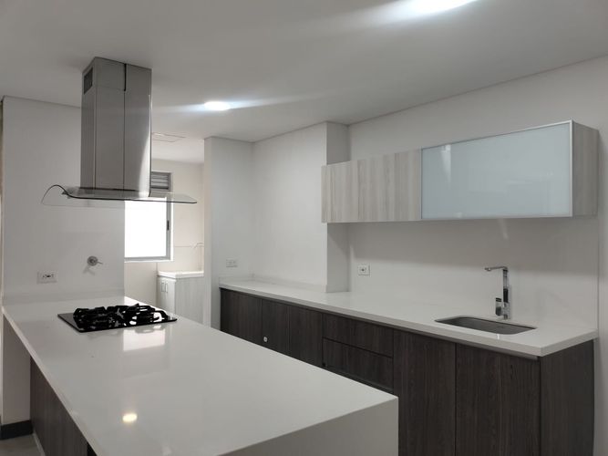 Apartamento de 3 alcobas en arriendo en El Poblado, Medellín, 107 m² · foto 8 de 18