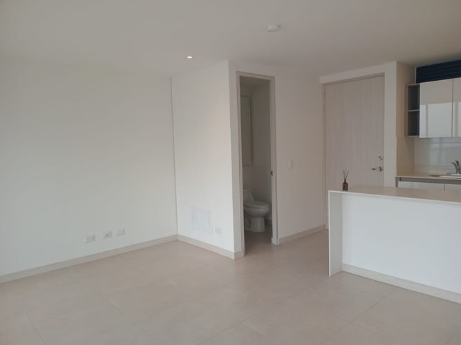 Apartamento de 3 alcobas en arriendo en El Poblado, Medellín, 88 m² · foto 3 de 17