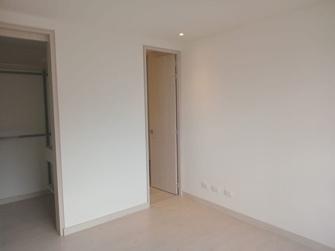 Apartamento de 3 alcobas en arriendo en El Poblado, Medellín, 88 m² · foto 11 de 17