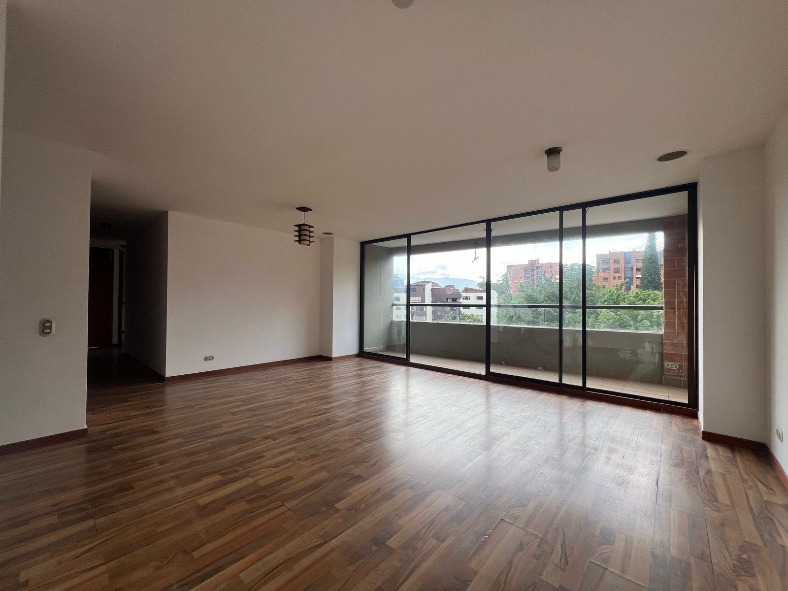 Apartamento en venta en El Poblado, Medellín · foto 2 de 19