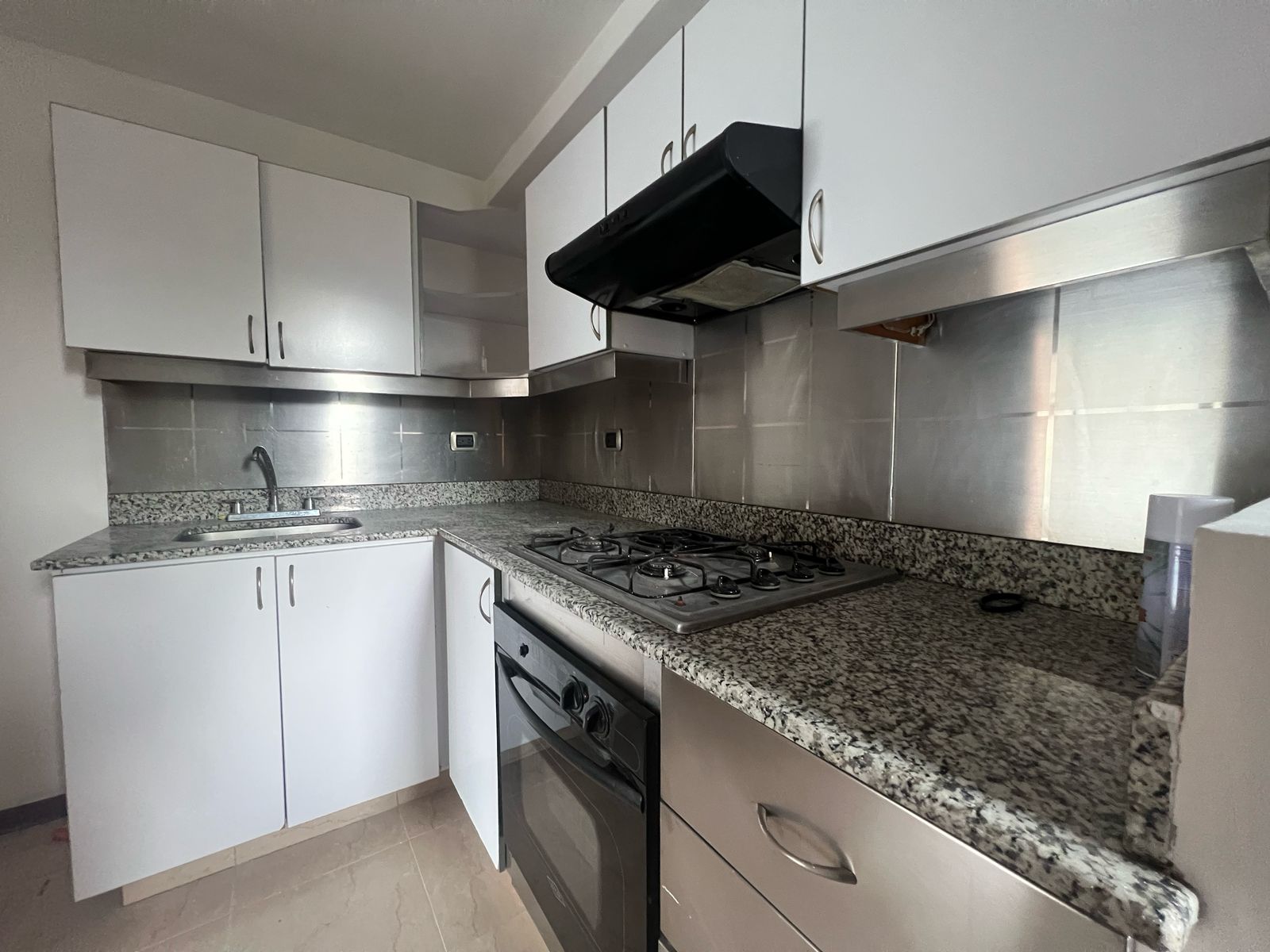 Apartamento en venta en El Poblado, Medellín · foto 7 de 19