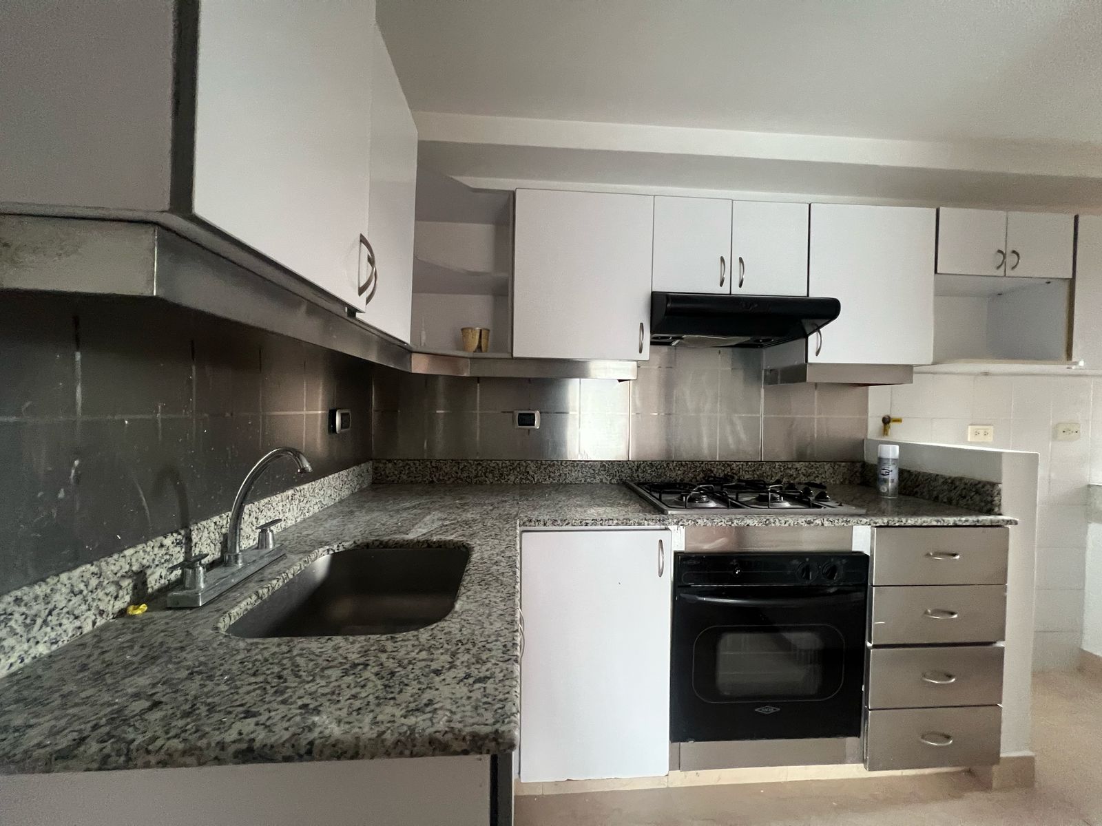 Apartamento en venta en El Poblado, Medellín · foto 9 de 19