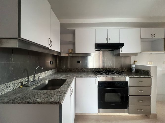 Apartamento de 3 alcobas en arriendo en El Poblado, Medellín, 114 m² · foto 8 de 19