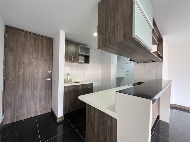 Apartamento de 3 alcobas en arriendo en Camino Verde, Envigado, 84 m² · foto 3 de 15