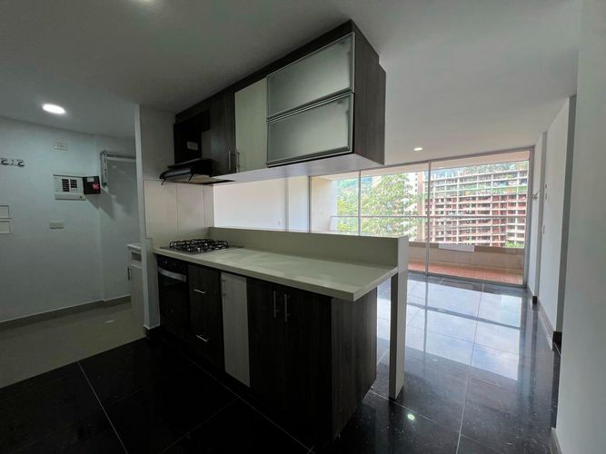 Apartamento de 3 alcobas en arriendo en Camino Verde, Envigado, 84 m² · foto 4 de 15