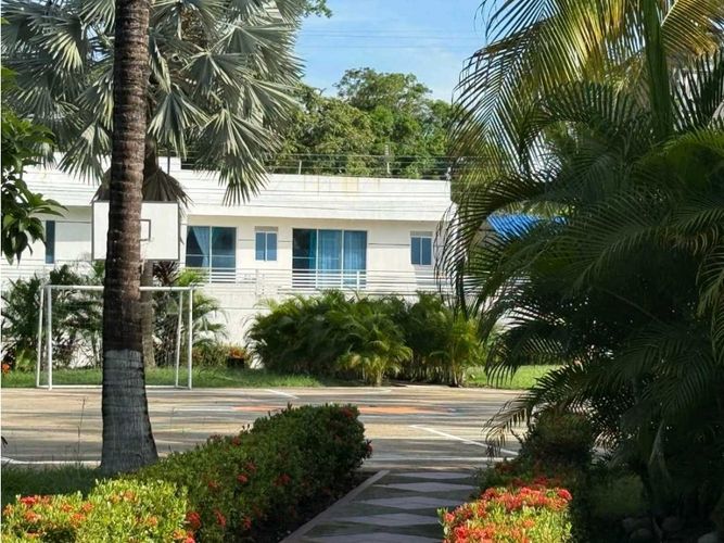 Casa de 4 alcobas en venta en Miraflores, Girardot, 350 m² · foto 2 de 20