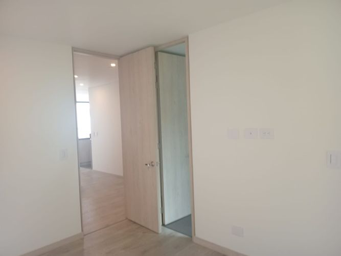 Apartamento de 2 alcobas en venta en El Poblado, Medellín, 92 m² · foto 7 de 16