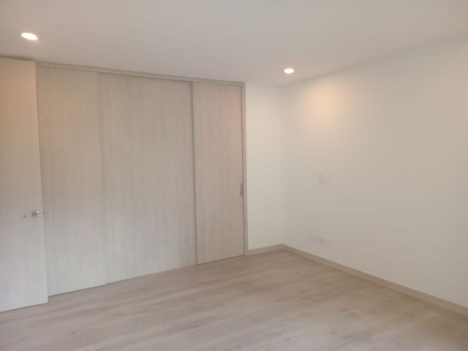 Apartamento de 2 alcobas en venta en El Poblado, Medellín, 92 m² · foto 10 de 16