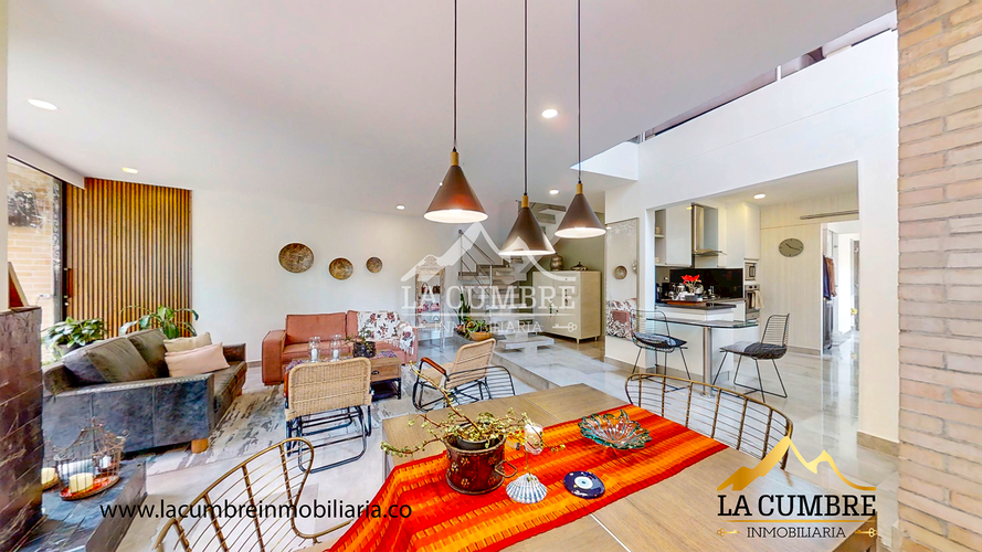 Casa de 3 alcobas en venta en El Tesorito, Medellín, 220 m² · foto 2 de 20