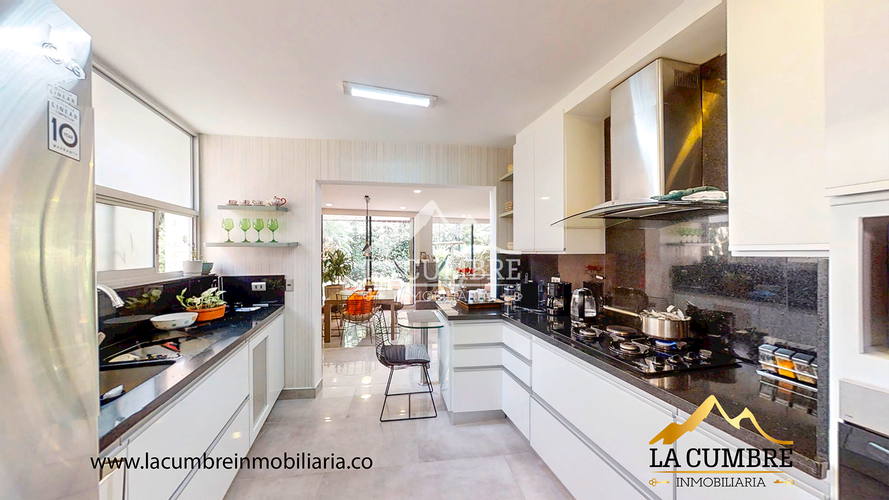 Casa de 3 alcobas en venta en El Tesorito, Medellín, 220 m² · foto 7 de 20