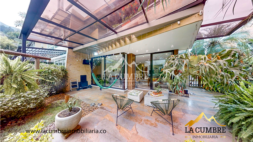 Casa de 3 alcobas en venta en El Tesorito, Medellín, 220 m² · foto 10 de 20