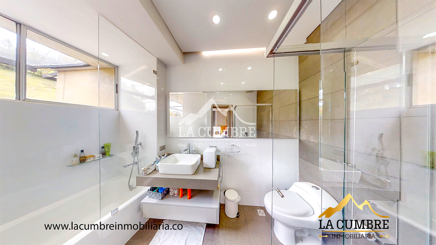 Casa de 3 alcobas en venta en El Tesorito, Medellín, 220 m² · foto 16 de 20