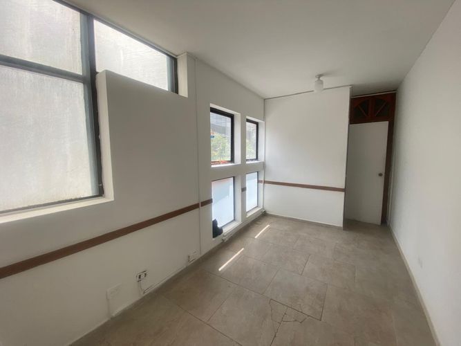 Oficina en arriendo en El Poblado, Medellín, 30 m² · foto 2 de 9