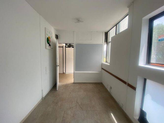 Oficina en arriendo en El Poblado, Medellín, 30 m² · foto 4 de 9