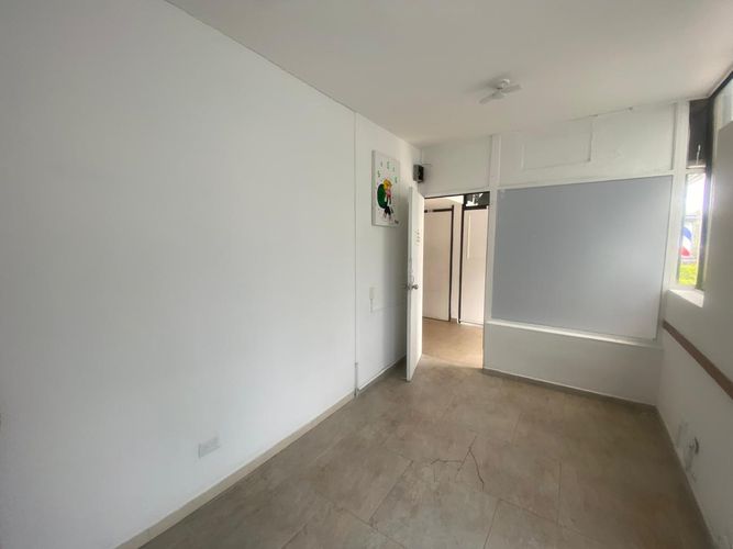 Oficina en arriendo en El Poblado, Medellín, 30 m² · foto 5 de 9