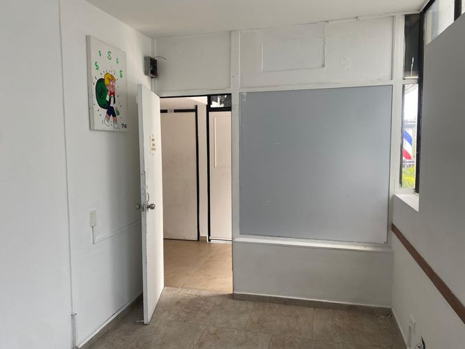 Oficina en arriendo en El Poblado, Medellín, 30 m² · foto 7 de 9