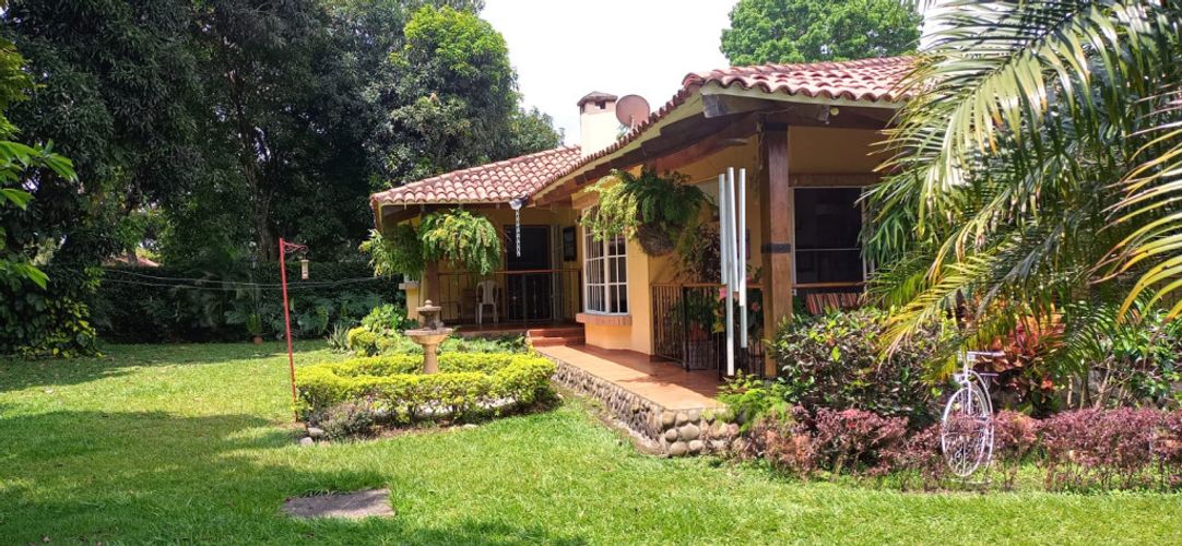 Casa de 4 alcobas en venta en Las Mercedes, Jamundí, 343 m² · foto 2 de 24