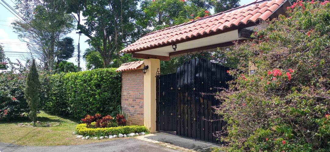 Casa de 4 alcobas en venta en Las Mercedes, Jamundí, 343 m² · foto 3 de 24