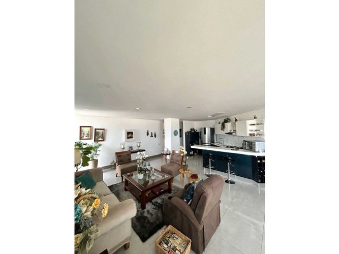 Apartamento de 3 alcobas en venta en Cañaverales, Cali, 166 m² · foto 2 de 24