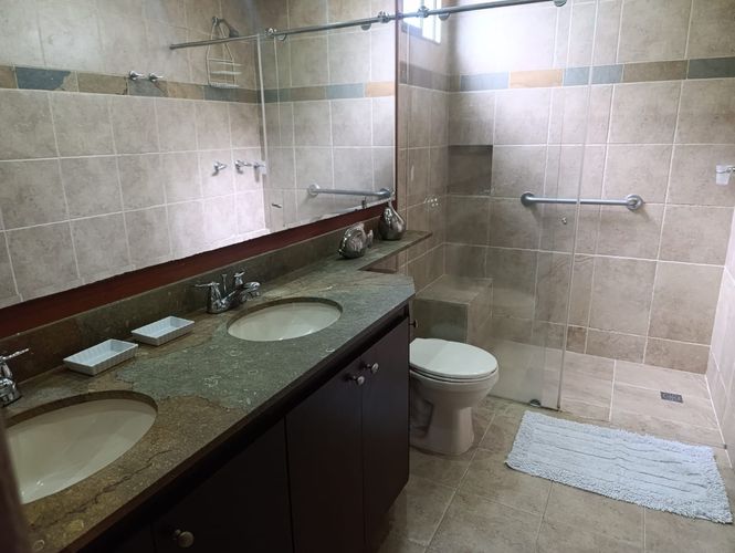 Apartamento de 3 alcobas en arriendo en El Poblado, Medellín, 13 m² · foto 18 de 19
