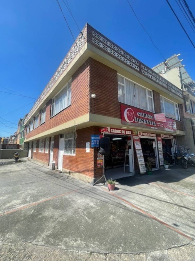 Casa en venta en Engativá, Bogotá · foto 2 de 23