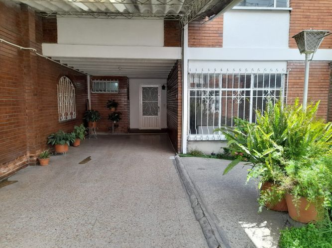 Casa de 4 alcobas en venta en Barrios Unidos, Bogotá, 200 m² · foto 2 de 24