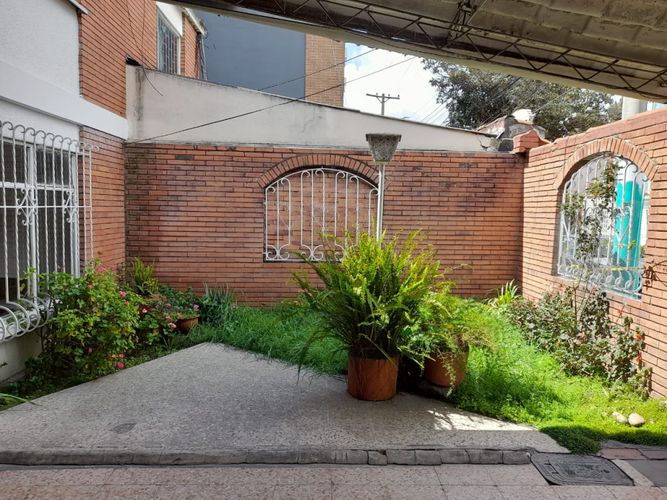Casa de 4 alcobas en venta en Barrios Unidos, Bogotá, 200 m² · foto 3 de 24