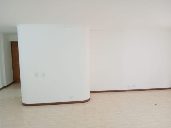 Apartamento de 3 alcobas en arriendo en Laureles, Medellín, 106 m² · foto 3 de 20