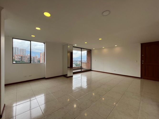 Apartamento de 2 alcobas en arriendo en La Florida, Medellín, 116 m² · foto 2 de 18
