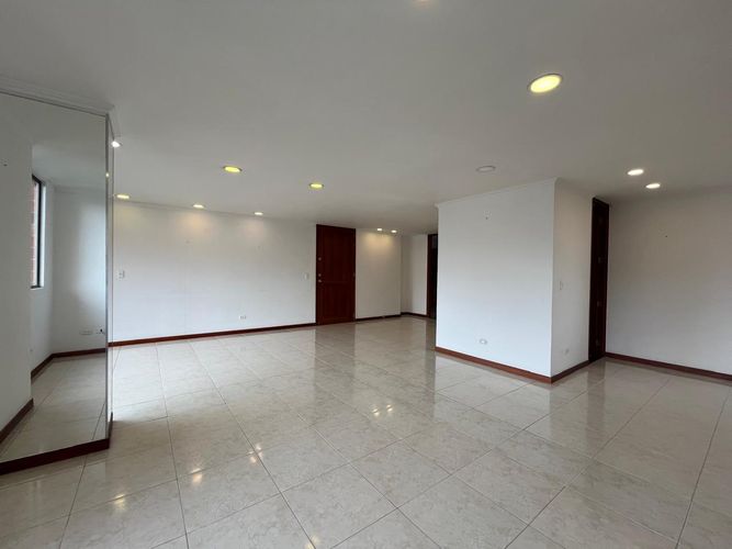 Apartamento de 2 alcobas en arriendo en La Florida, Medellín, 116 m² · foto 3 de 18