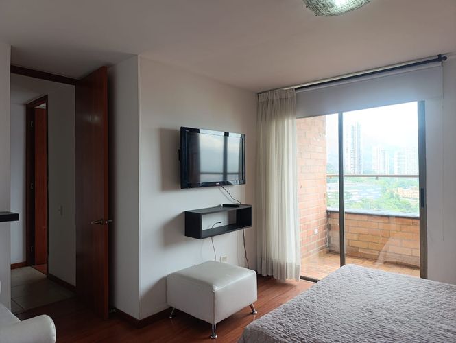 Apartamento de 3 alcobas en venta en El Poblado, Medellín, 105 m² · foto 6 de 19