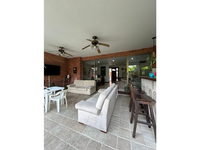 Casa de 4 alcobas en venta en Ciudad Jardin, Cali, 250 m² · foto 2 de 24
