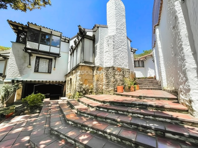 Casa de 4 alcobas en venta en El Refugio, Bogotá, 830 m² · foto 2 de 13