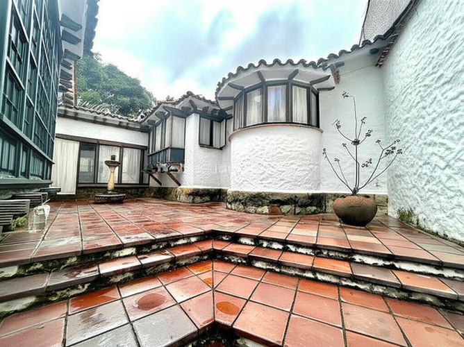 Casa de 4 alcobas en venta en El Refugio, Bogotá, 830 m² · foto 3 de 13