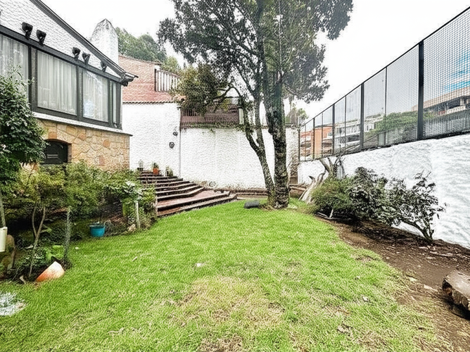 Casa de 4 alcobas en venta en El Refugio, Bogotá, 830 m² · foto 5 de 13