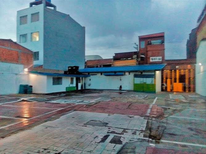 Casa en venta en Barrios Unidos, Bogotá, 575 m² · foto 2 de 4