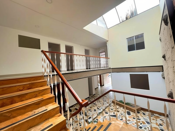 Casa de 5 alcobas en venta en San Luis, Bogotá, 466 m² · foto 2 de 11