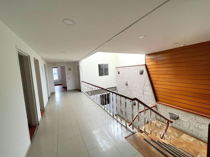 Casa de 5 alcobas en venta en San Luis, Bogotá, 466 m² · foto 3 de 11