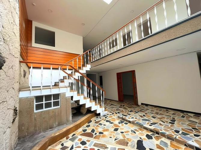 Casa de 5 alcobas en venta en San Luis, Bogotá, 466 m² · foto 6 de 11